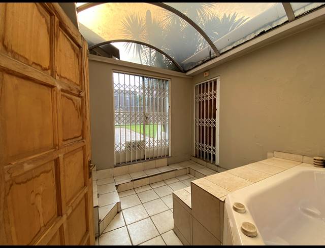 5 BEDROOM HOUSE FOR SALE IN ORIEL